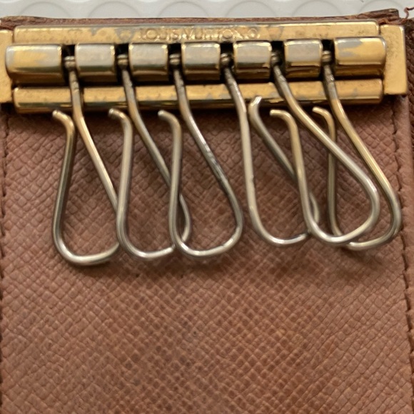 Louis Vuitton Monogram 6 Hook Key Holder - Picture 5 of 13